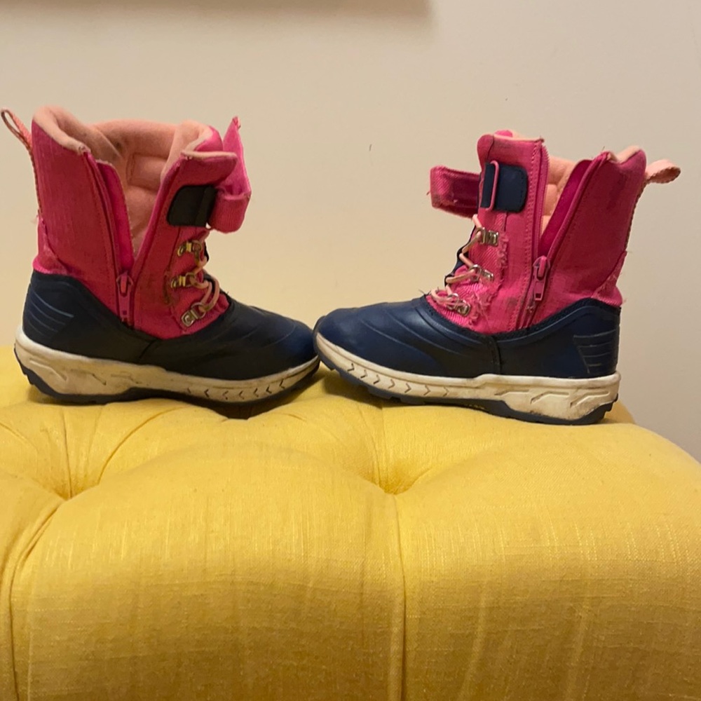 Snow boots